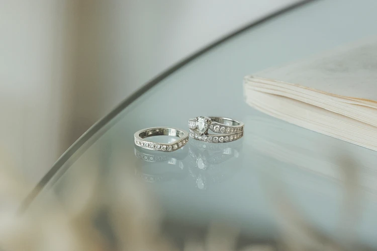 ディレクター・楫 真梨子さんの婚約指輪はひと目ぼれした「CHAUMET（ショーメ）」、結婚指輪は夫婦で手作り【チームBAILAのウエディングリングSNAP Vol.5】