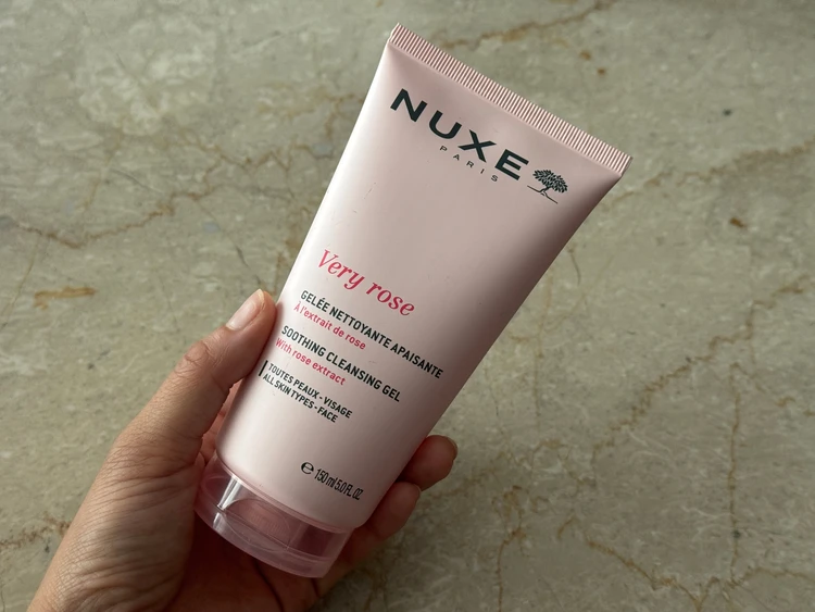 肌も気持ちも“ほぐれる”時間。nuxeの「very rose」に癒される理由_4