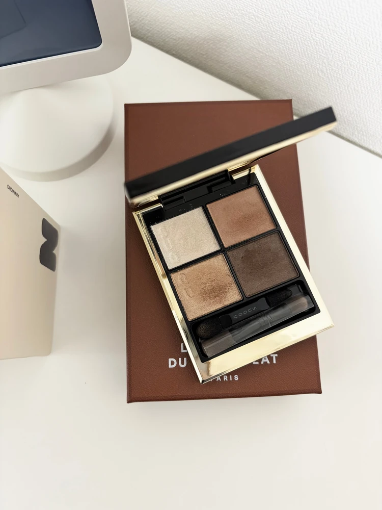 SUQQU シグニチャーカラーアイズ　15 凛覗　アイシャドウ　デパコス　ベージュ　オフィスメイク　休日メイク