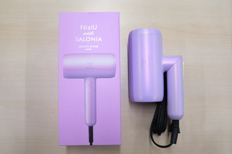 NiziUコラボ！SALONIAの限定色ドライヤーが出張族の私に使い勝手よすぎた【新発売】_3