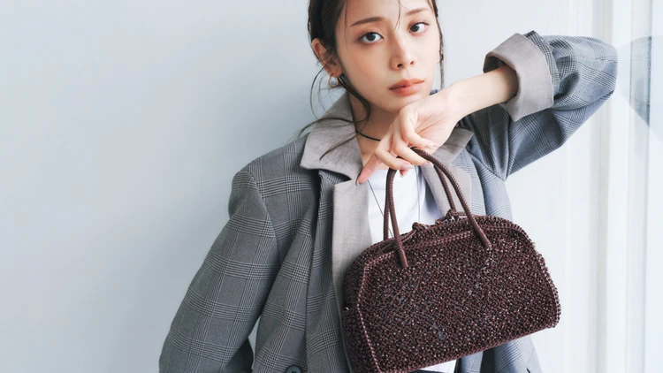 【貴島明日香のお仕事名品】エナメルブラウンが新登場！ 「ANTEPRIMA（アンテプリマ）」のボクシーバッグ