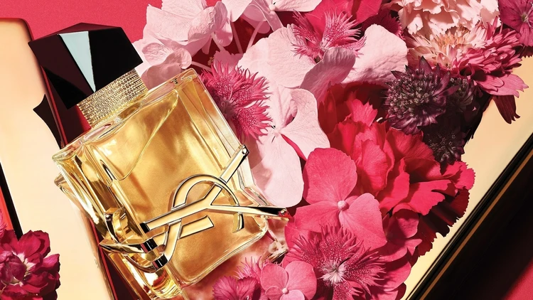 【YSL】母の日に、特別な“赤”を。限定ギフトセットが登場