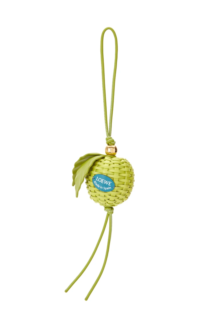 「LOEWE（ロエベ）」の「アップル チャーム」