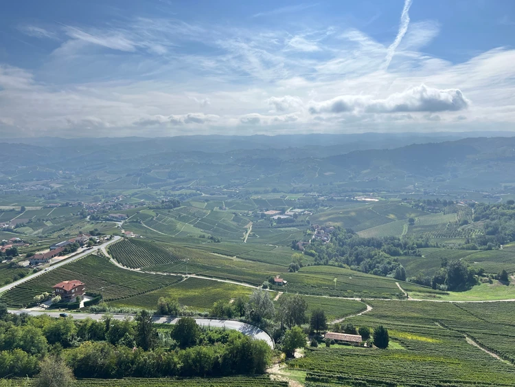 一生に一度は訪れたい。イタリアワインの贅沢旅【バローロ編】_2_1