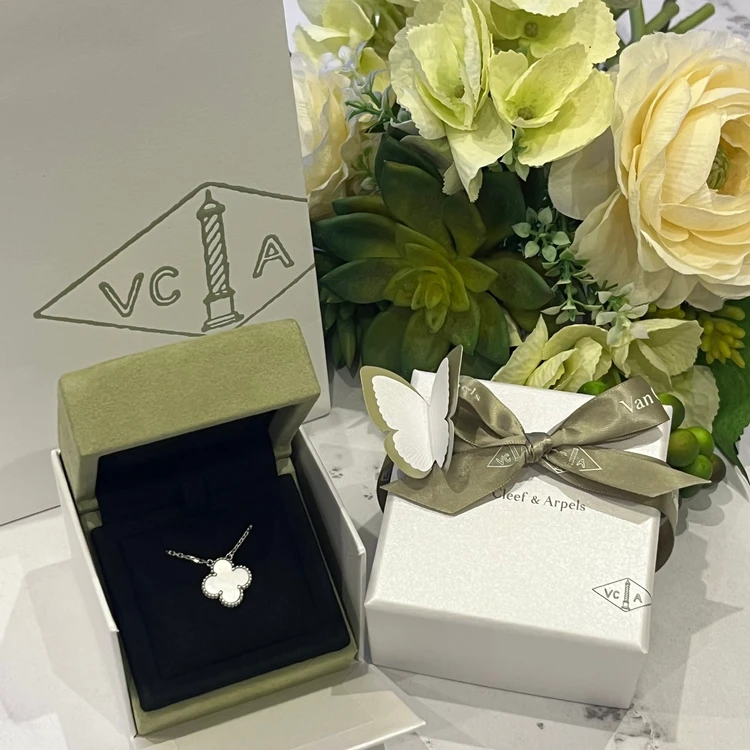 【30歳記念ジュエリー】ヴァンクリ名品「アルハンブラ」ネックレスの魅力_1