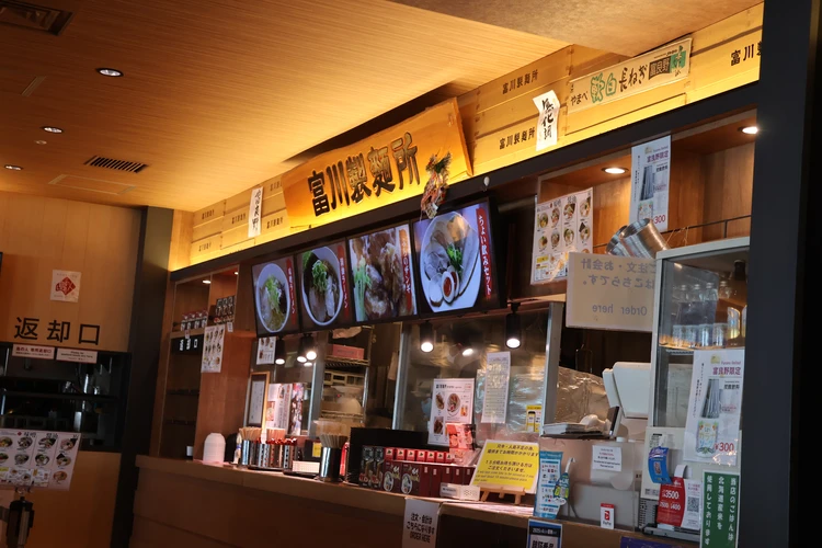 【搭乗直前】背徳はターミナルに。空港で見つけた自家製麺ラーメン2選【喜色満麺】_1