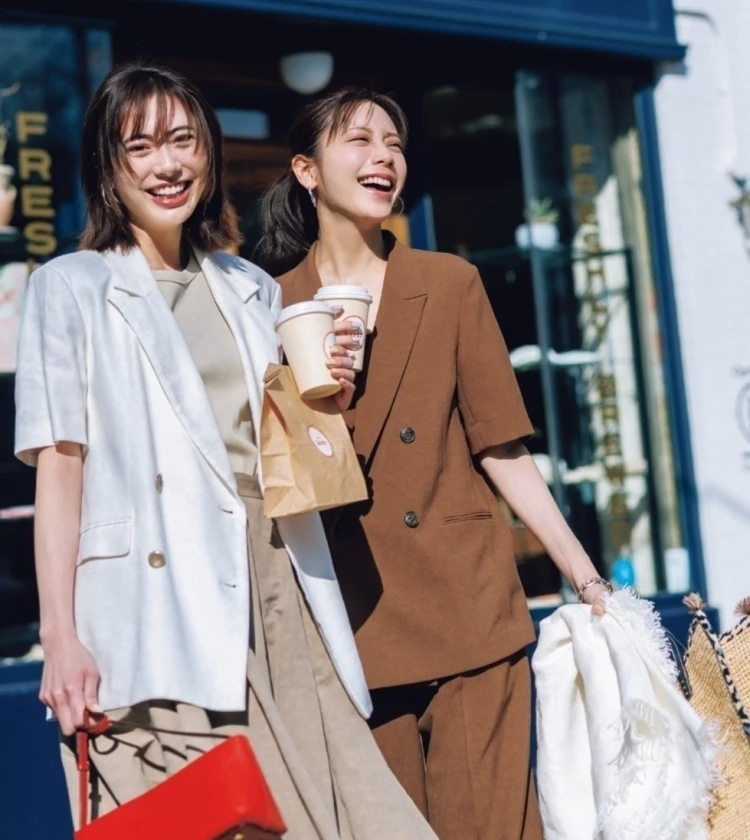 【2026最新】上品に着映えながら仕事服を更新してくれる「半袖ジャケット」4選