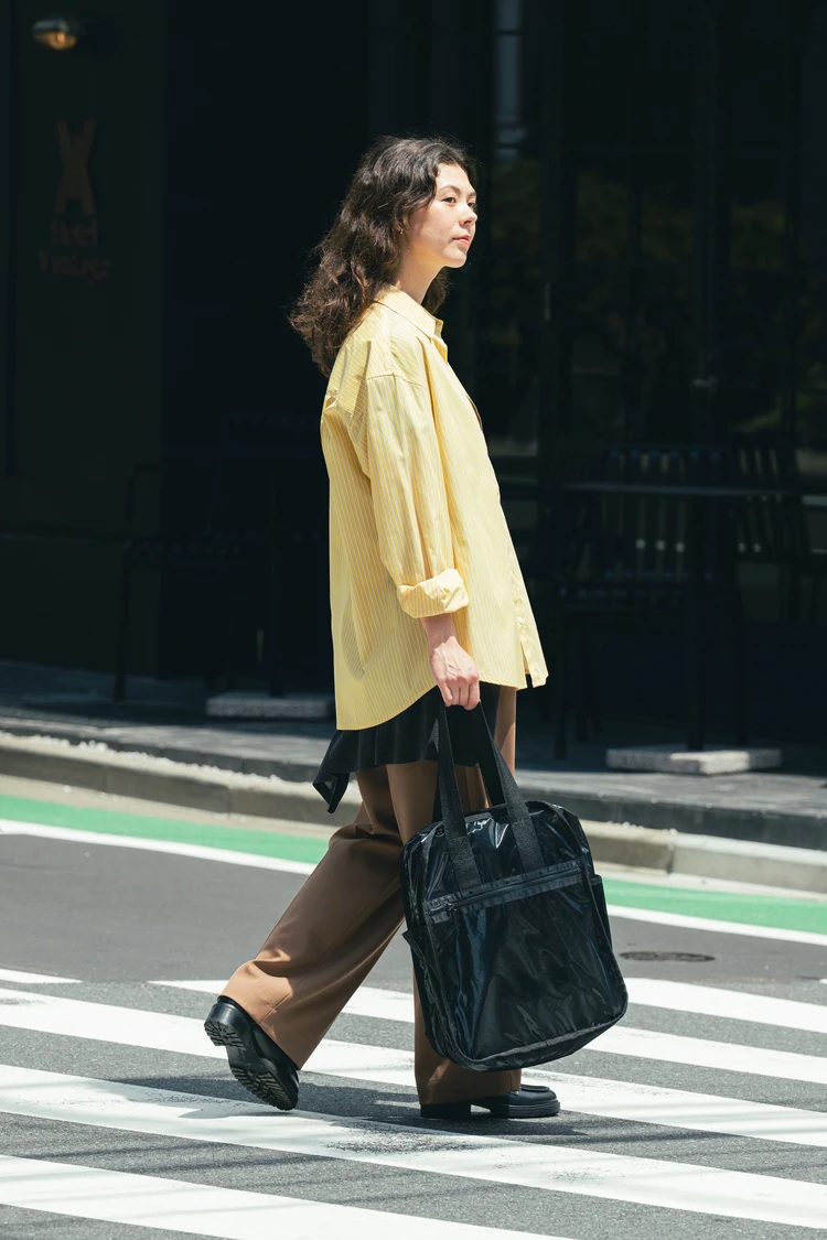 ひとりっぷ®×LeSportsac(レスポートサック)バックパックを手持ち