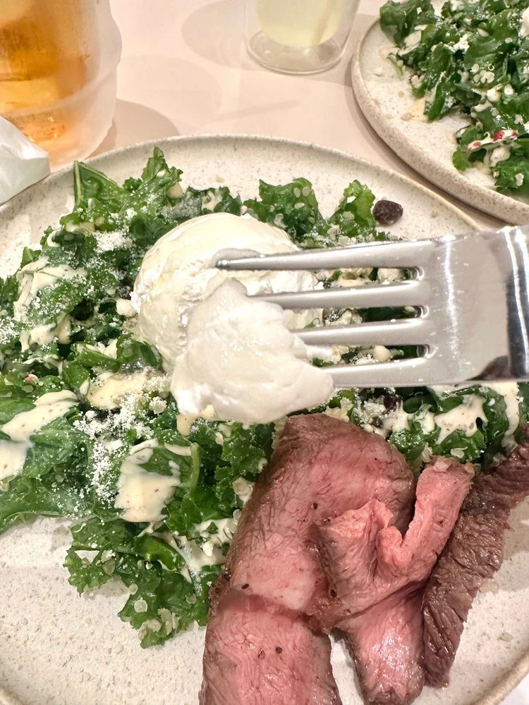 グリークヨーグルトはクリームチーズみたいな食感。