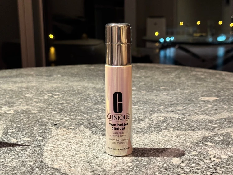 ④クリニーク イーブンベター イルミネーティングブライトセラム