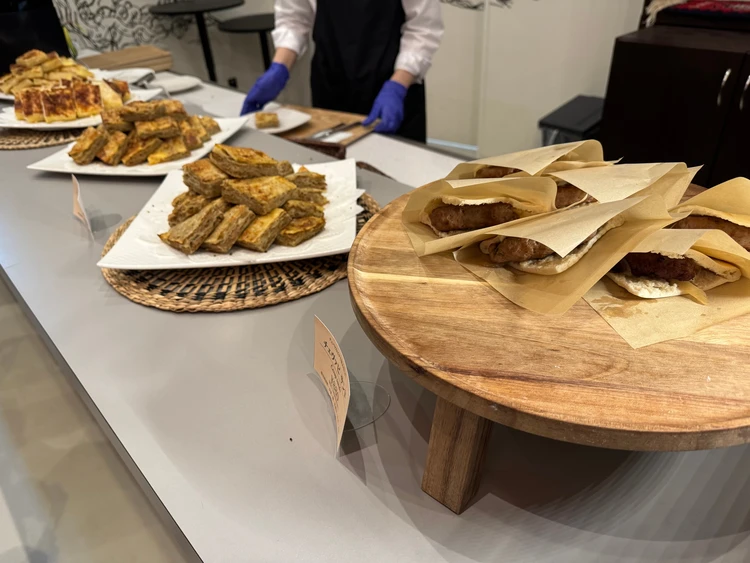 セルビア館 海外パビリオンレストラン 大阪万博 大阪関西万博 チェヴァピ