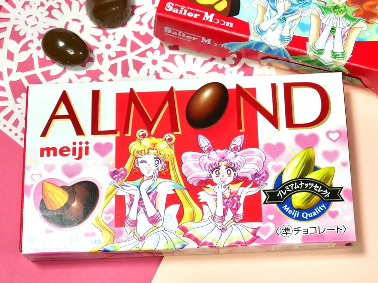 明治 アーモンドチョコレート 美少女戦士セーラームーンコラボパッケージ(セーラームーン、セーラーちびムーン)