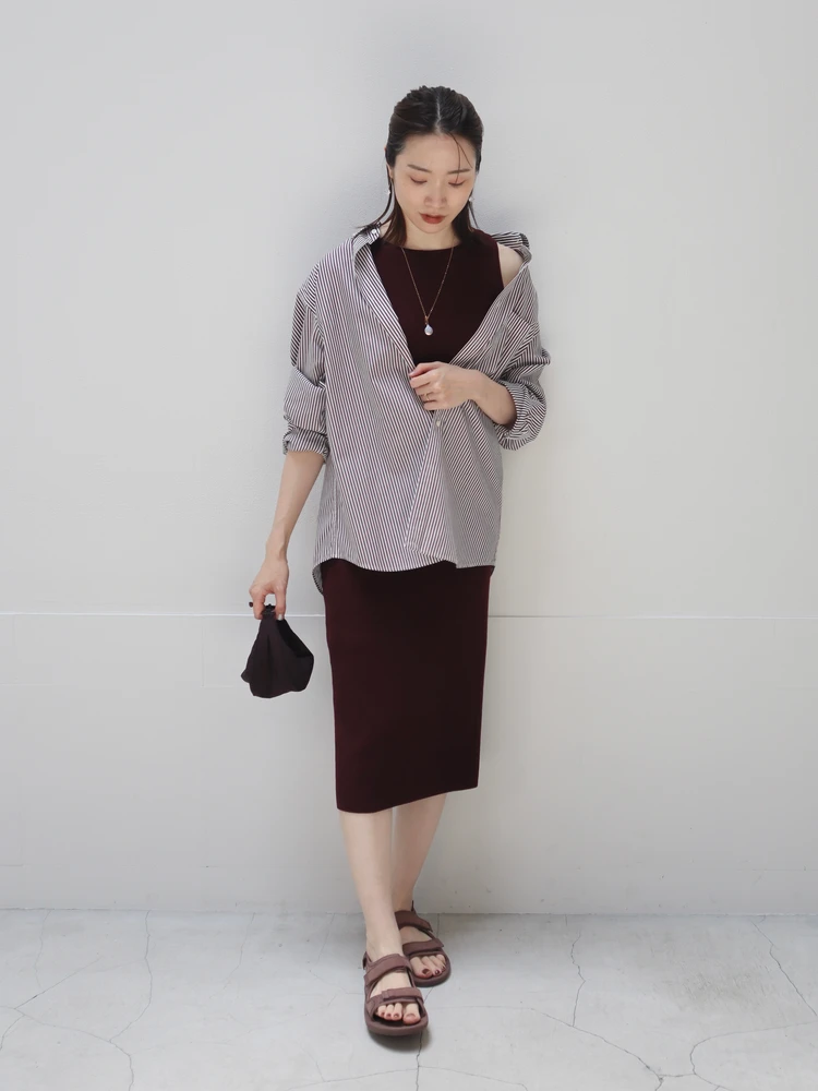ユニクロ　UNIQLO　残暑　秋　カラー　色　コーデ　9月　気温　30度　ワイン　ワントーン　ウォッシャブルニットブラワンピース　ブロードシャツ