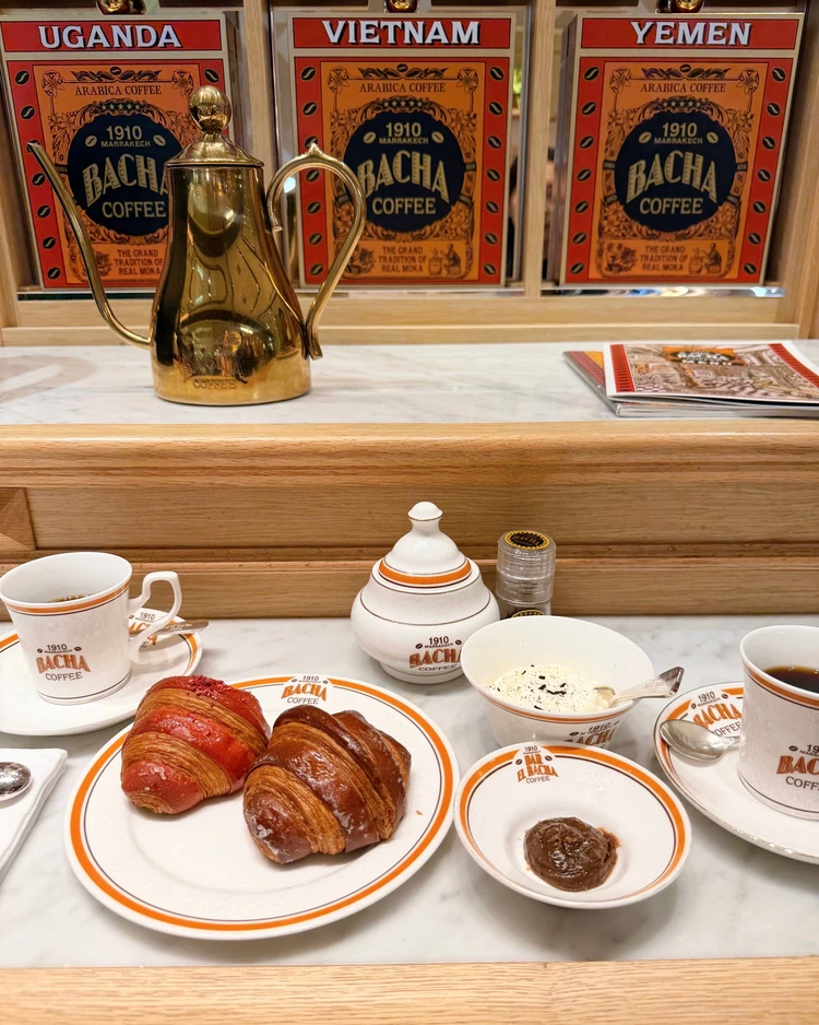 Bacha Coffee　バシャコーヒー　台湾カフェ　内観　クロワッサン　台北　話題店