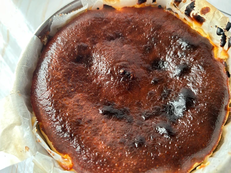 年末年始のパーティーにも！「これは売れる…」夫が唸る濃厚トロ〜りバスクチーズケーキ＃黄金レシピ_1