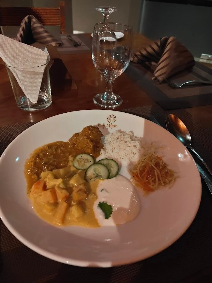 スリランカ　コロンボ　トランジット　ホテル　夕食