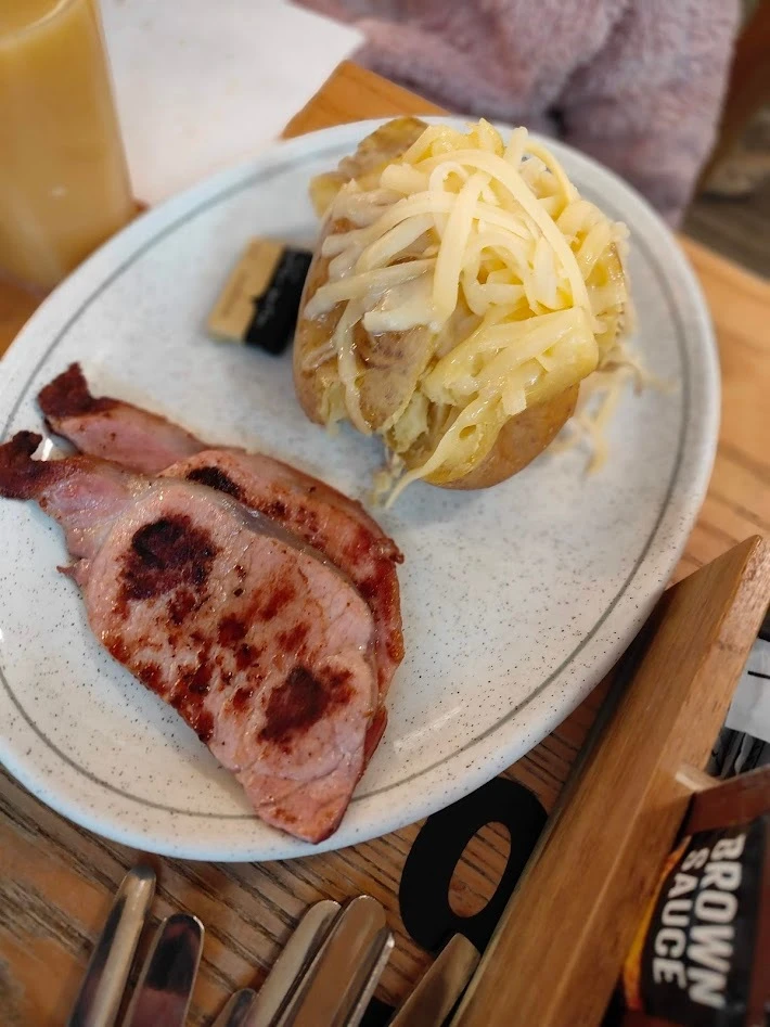 イギリス　オックスフォード　マーケット ジャックポテト　Brown's Cafe