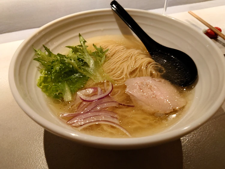 洋食の〆にラーメン。「TARO Azabujuban」_3