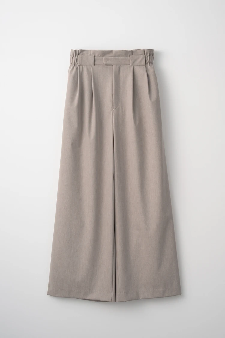 アウディーレ　Smart tuck pants　￥26400　Beige