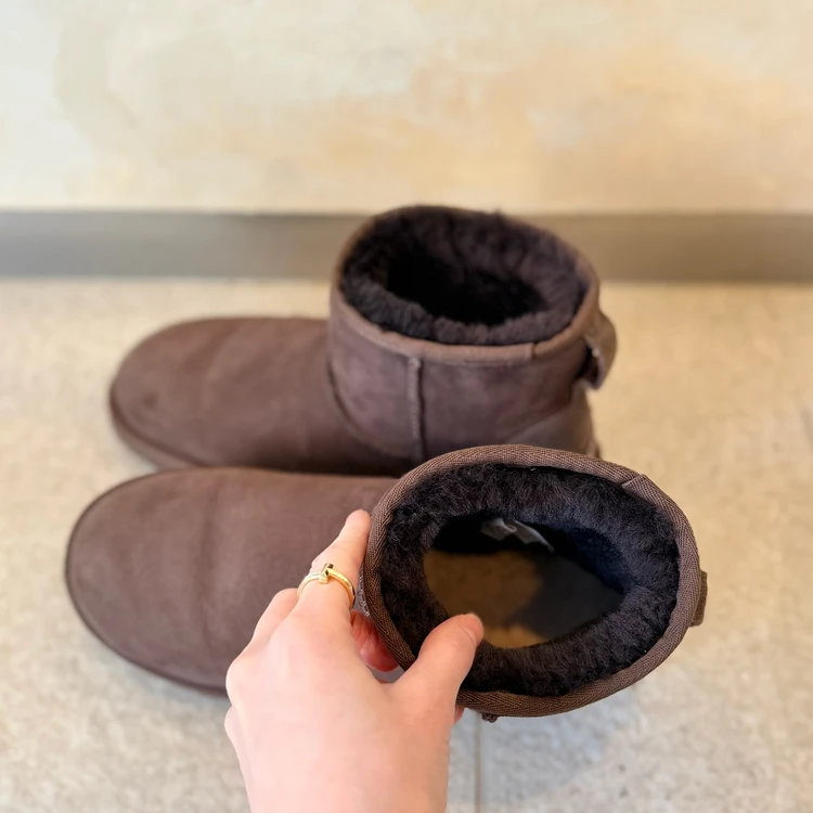 UGG　アグ　ムートンブーツ　素材　シープスキン　羊皮　ブラウン　チョコレート