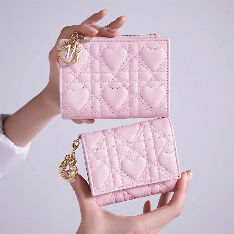 【エンフォルド】極美品✨佐藤栞里着用 SYタイプライター フレアマキシドレス 佐藤栞里がナビする「DIOR」秋新作。次の季節へ、新しい刺激と