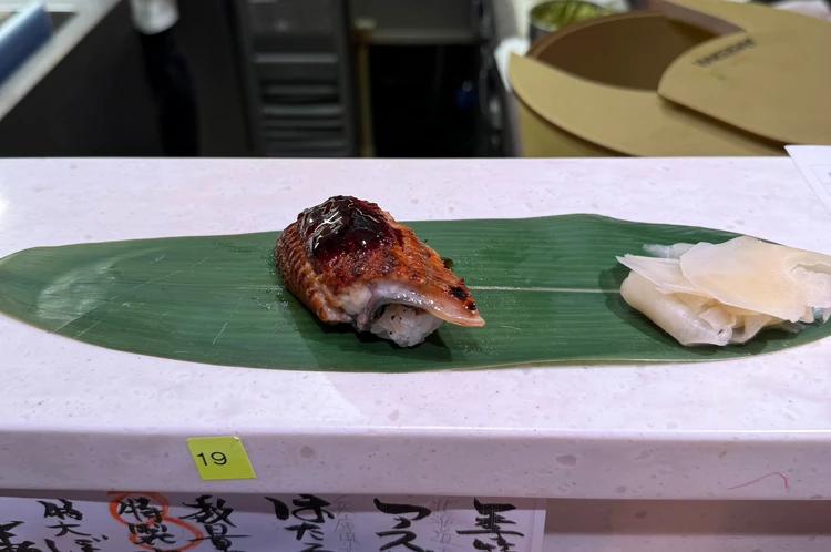大人気北海道回転寿司【根室花まる】立食い寿司が凄かった！！_3