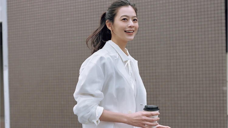 2万円台以下で厳選! 通勤が快適になる、薄手で軽やかな「バッグイン」ジャケット3選