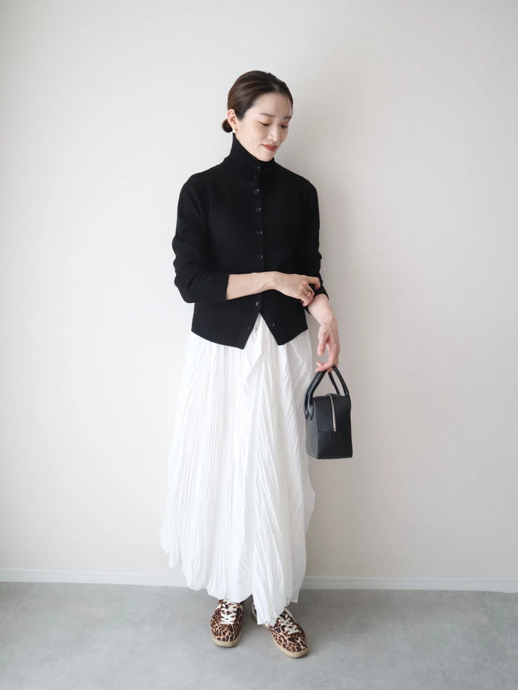 UNIQLO ETRE TOKYO モノトーン コーデ スニーカー レオパード 柄 アニマル