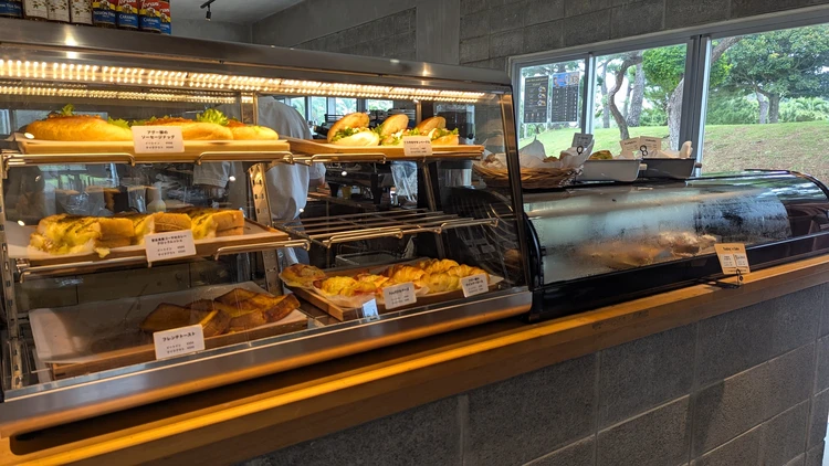 国仲商店 ベーカリーのショーケース