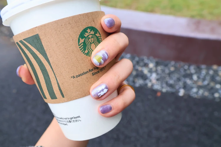 秋をシックに彩るシルバーマグネットネイル（中秋の名月ver.）_3_2