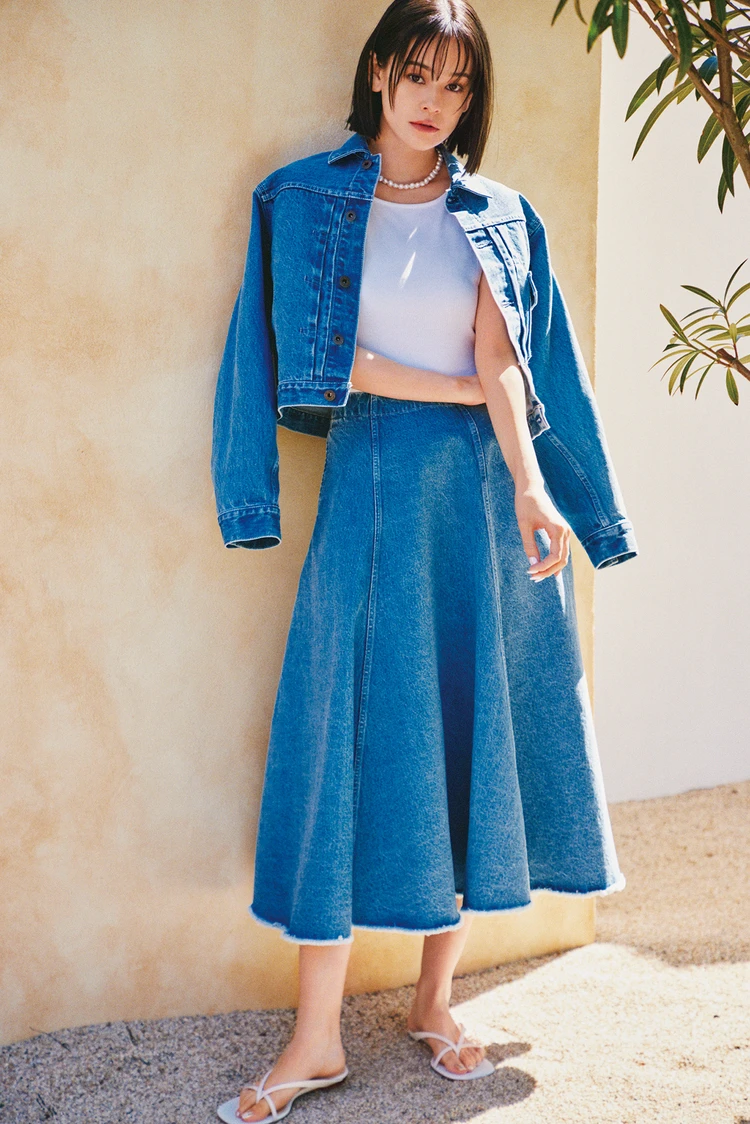 デニムスカートで夏を始める】「フレアシルエット」のデニムスカート2  
