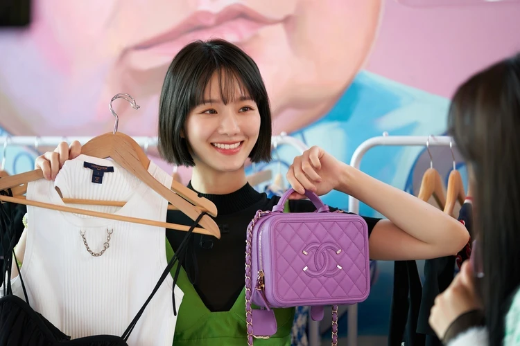 セレブリティ 主人公ソ・アリを演じるパク・ギュヨン