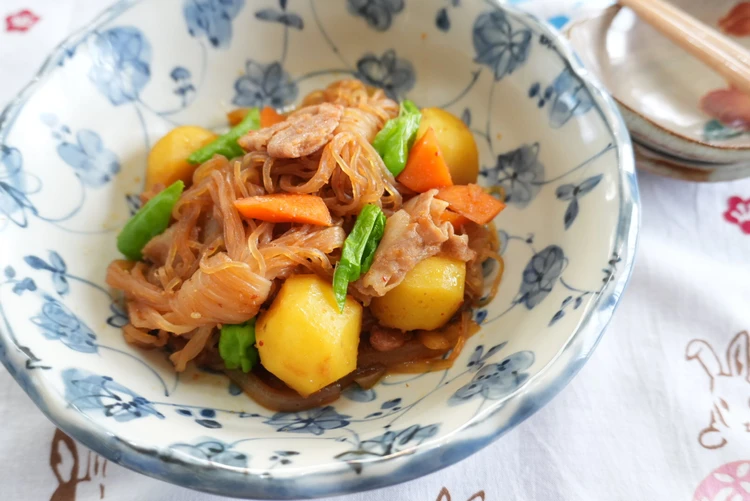 紀ノ国屋のシークヮサーとカーブチーの焼肉のたれを使った肉じゃが風料理