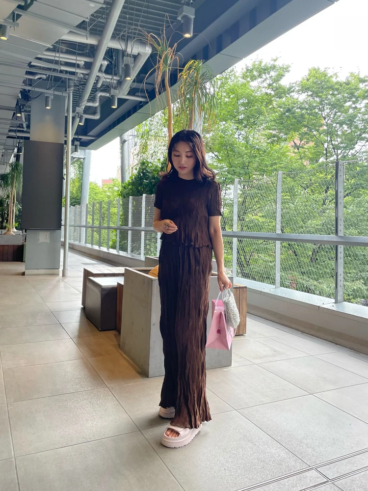 タイ発ブランド「ゴンディッドデザイン」プリーツ素材がこなれ感あり_5