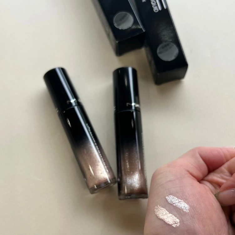 M・A・C「ダズルシャドウ リキッド アイシャドウ グリッター」