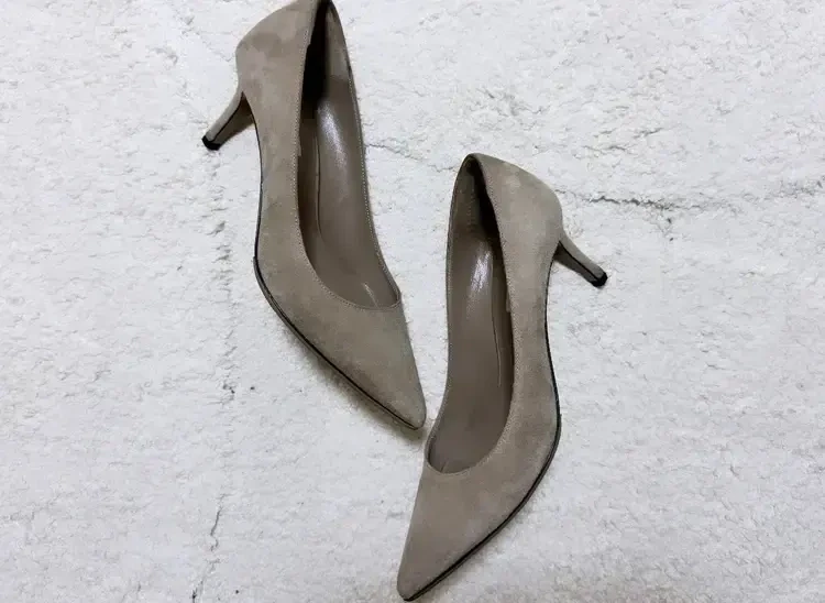 【2025年トレンド】主役はブラウン！アラサーOLの2ルックと注目アイテムたち_7