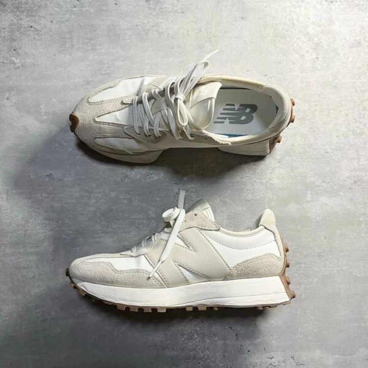 New Balance(ニューバランス)327大人気スニーカーを使ったモノトーンコーデ＃スニーカー部_5