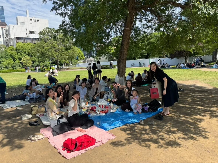 レジャーシートの上はまるで青空バー♡おしゃれなバイラーズ達と楽しむ芝公園ピクニック_3