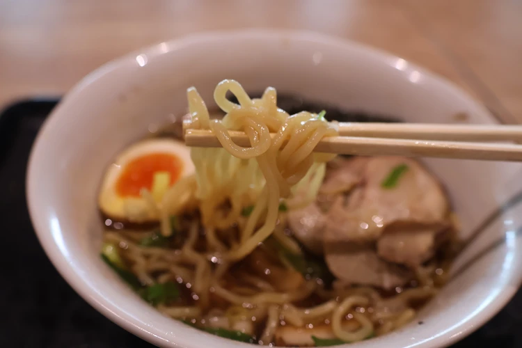 【搭乗直前】背徳はターミナルに。空港で見つけた自家製麺ラーメン2選【喜色満麺】_3