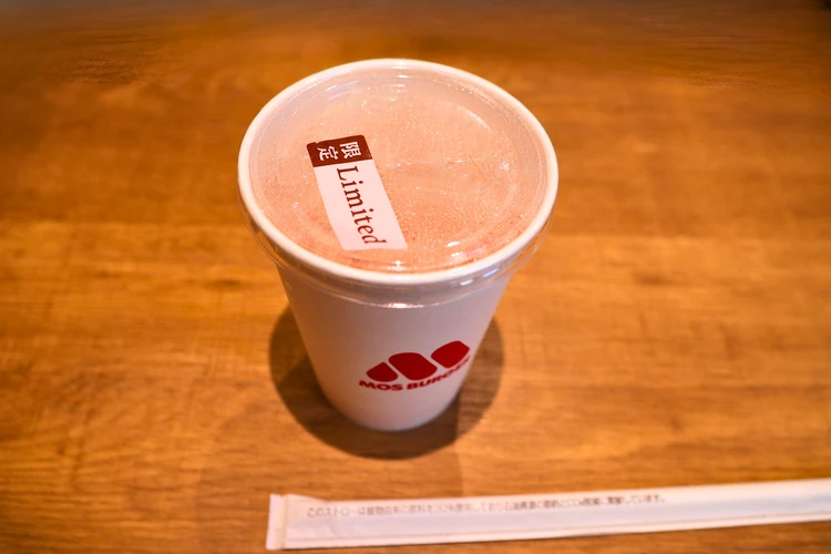 夏の至福、桃ドリンク飲み比べ！マック、モス…みんなの"推し"はどれ？【3選】_3