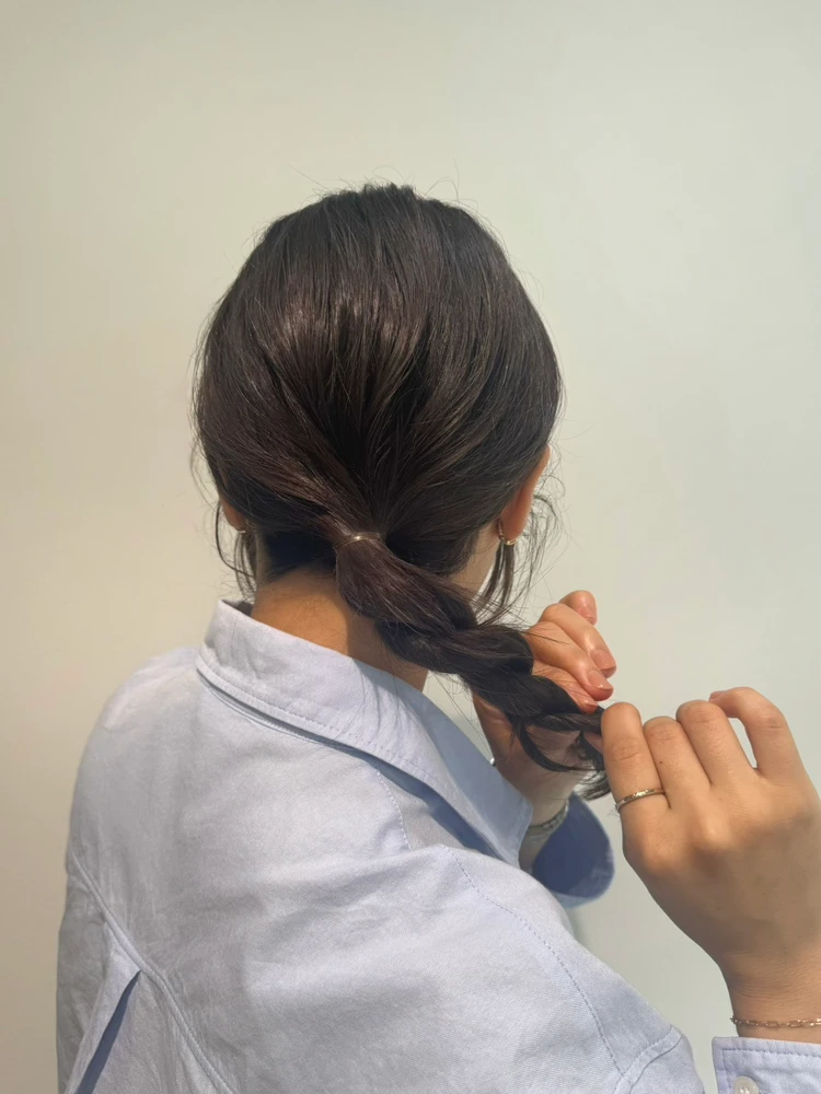 30代髪型・ロングのヘアアレンジプロセス 2