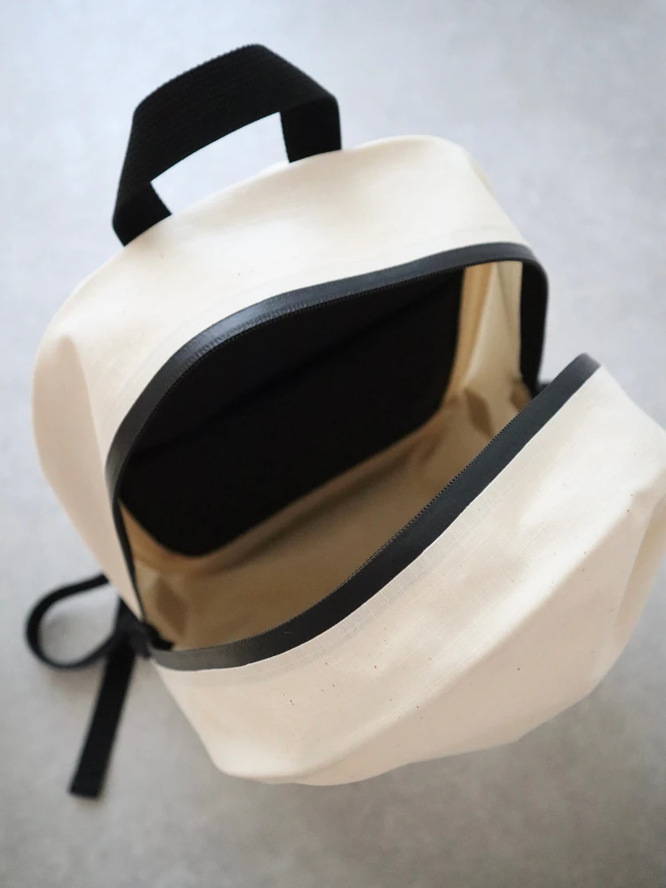 30代　ママ　リュック　コーデ　ファッション　PLST　無印　良品　モノトーン