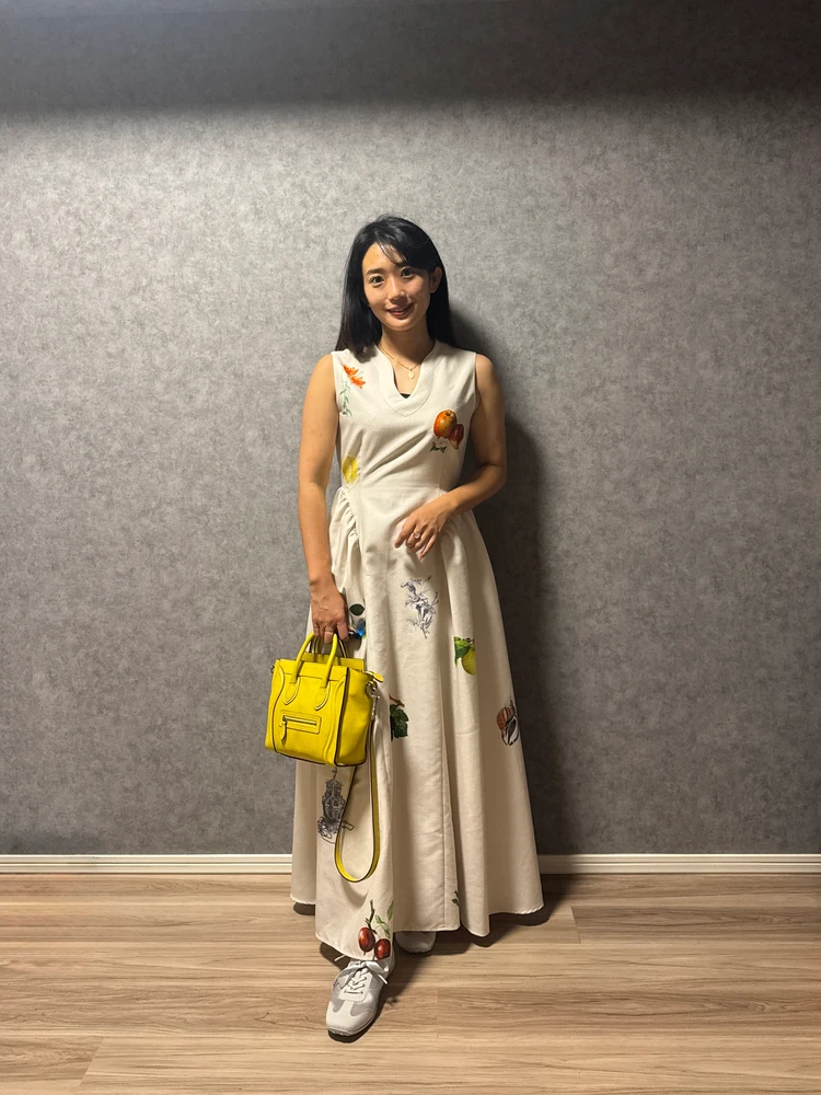 VIVAIA Cristina レースアップ サテン スニーカリーナ シルバー コーデ ワンピース