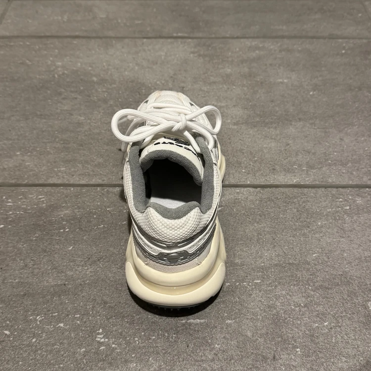 履くだけでコーデがまとまる！ラコステの白スニーカー_3_2