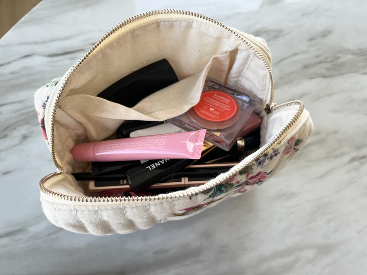 海外コスメ多め！育児中バイラーズの『リアルなコスメポーチの中身』を全部見せ！_2