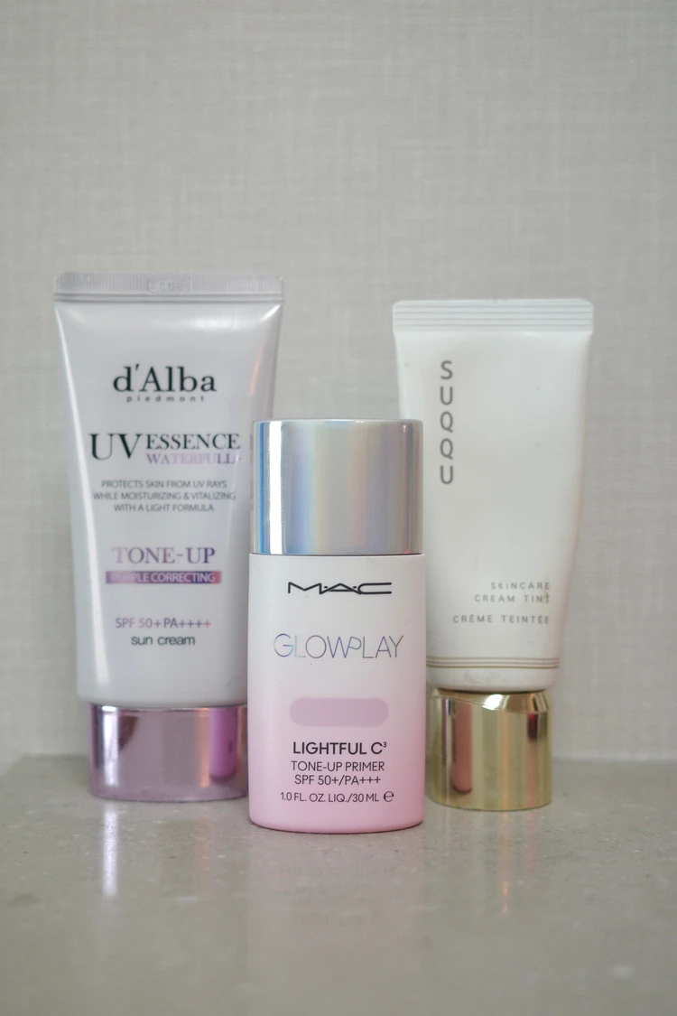 ベビーカーで外出中のママのツヤ肌|UVケア後の自然な仕上がり