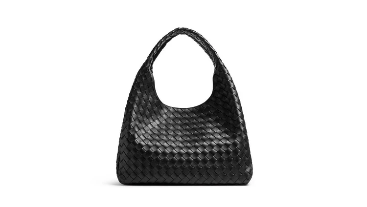 【BOTTEGA VENETA(ボッテガ・ヴェネタ)】イントレチャート誕生50周年を祝うキャンペーン第2弾、新作トートバッグ“カンパーナ”を発表