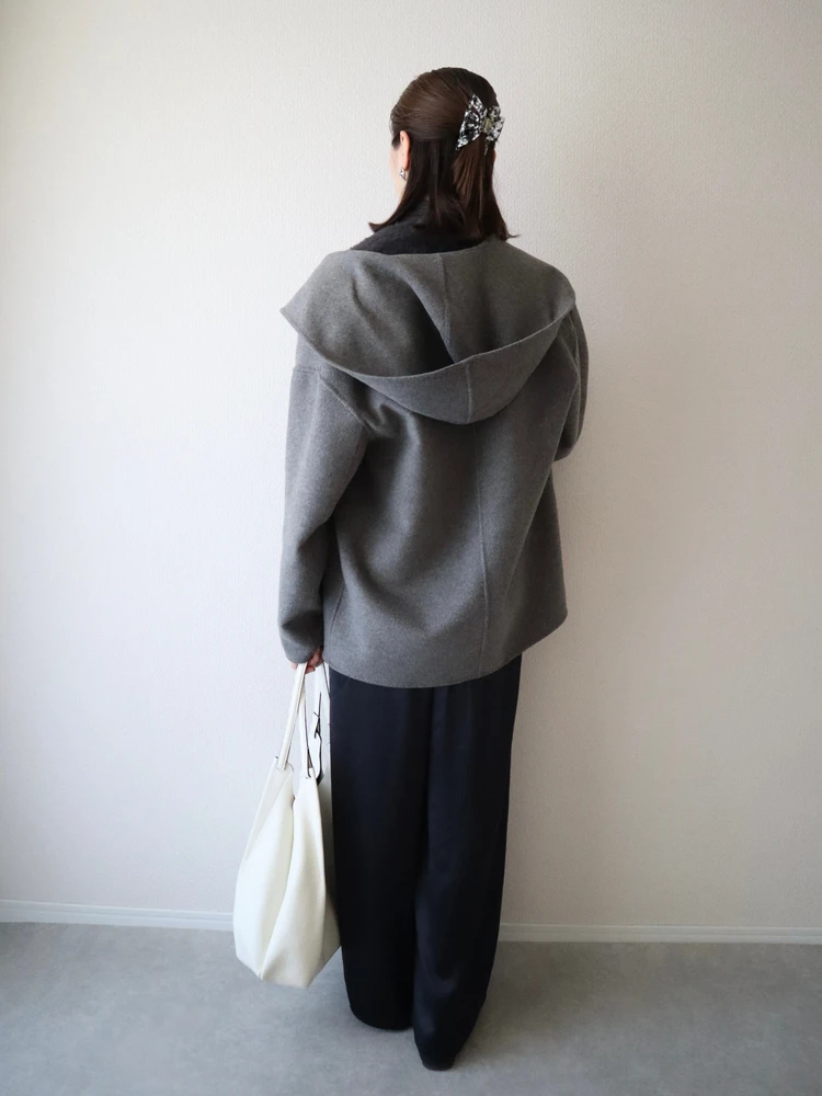 PLST　プラステ　ウールブレンドリバーフーディーコート　アウター　冬　コーデ　後ろ　フード