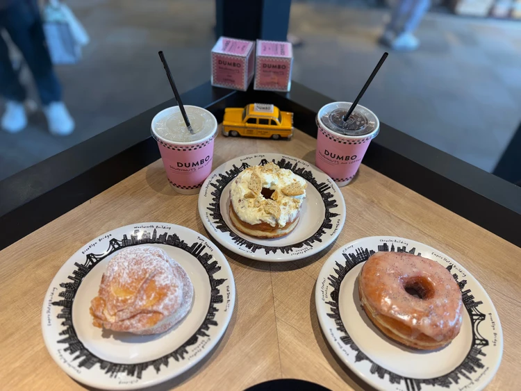 【自由が丘カフェ】ピンクが可愛い「DUMBO」でNYスタイルのもちもちドーナツとコーヒーを堪能_4