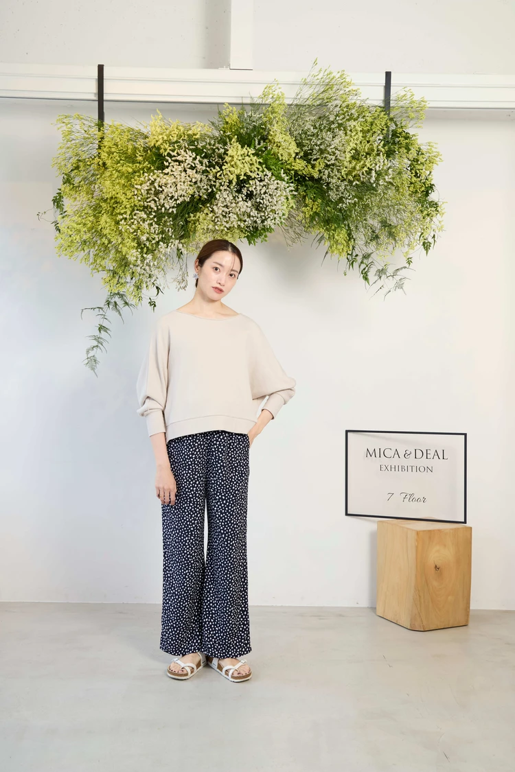 マイカ　＆　ディール　MICA　DEAL　2026　春夏　展示会　コーデ　30代　スウェット